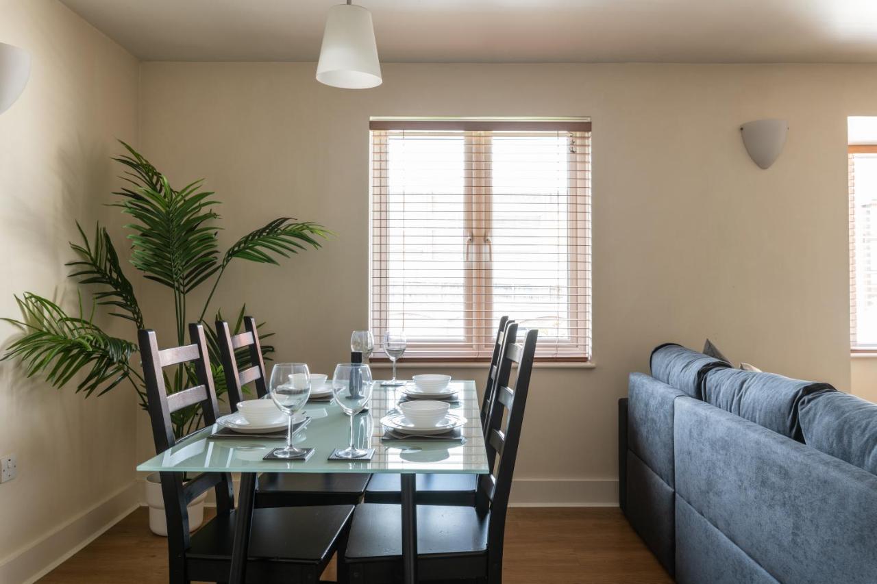 Spacious 2Br Flat - 2 Free Parking Spaces - Near Lgw Airport Crawley  Esterno foto